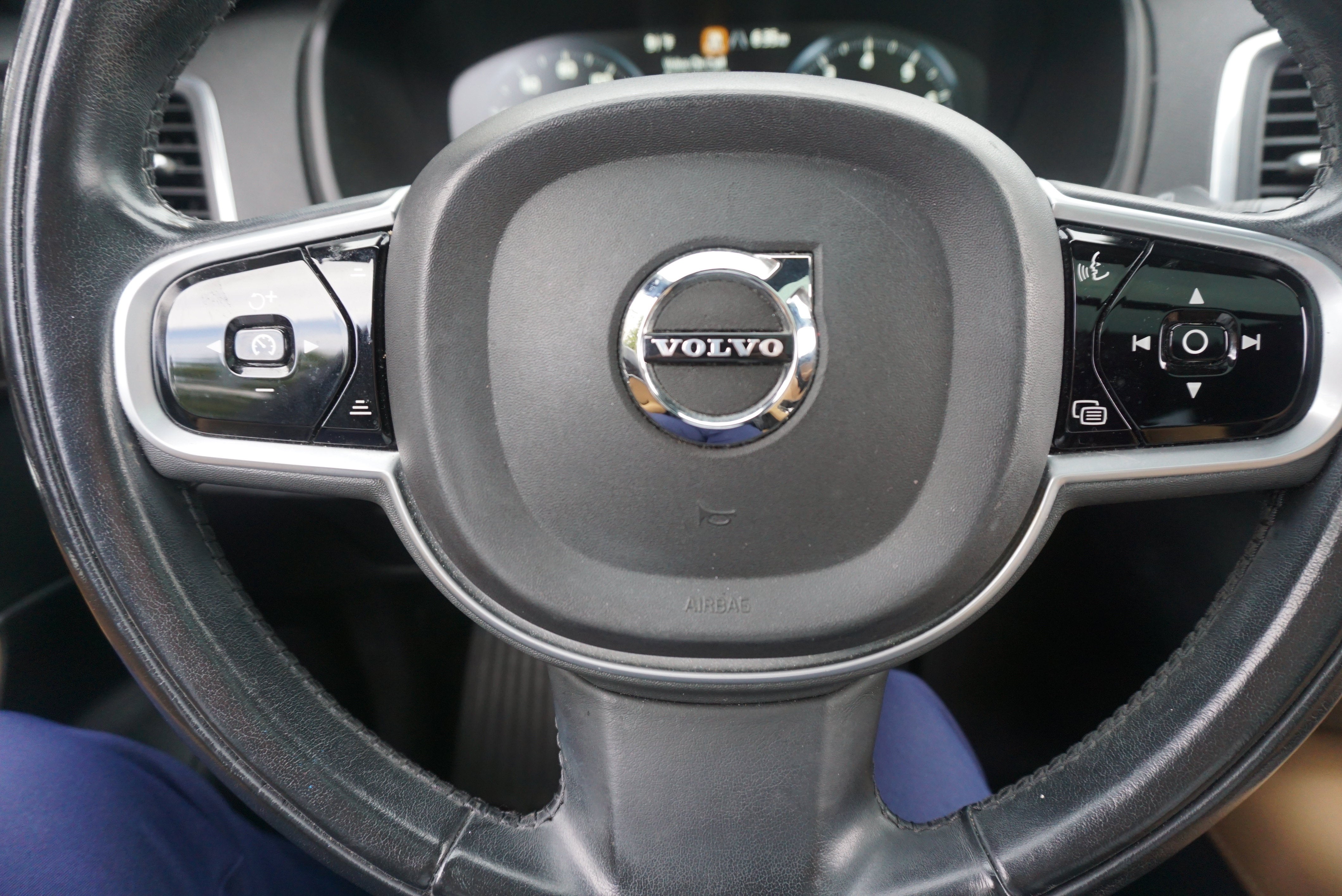 2019 Volvo XC90 Momentum