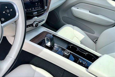 2022 Volvo XC60 Recharge Plug-In Hybrid Inscription Expression