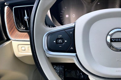 2022 Volvo XC60 Recharge Plug-In Hybrid Inscription Expression