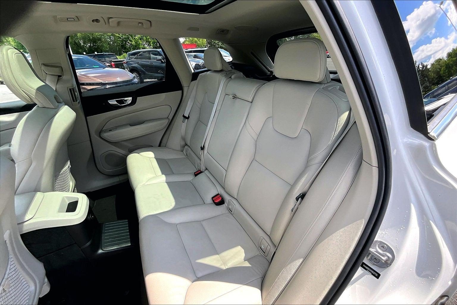 2022 Volvo XC60 Recharge Plug-In Hybrid Inscription Expression