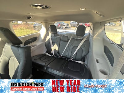 2024 Chrysler Pacifica Hybrid Select