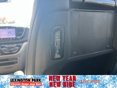 2024 Chrysler Pacifica Hybrid Select