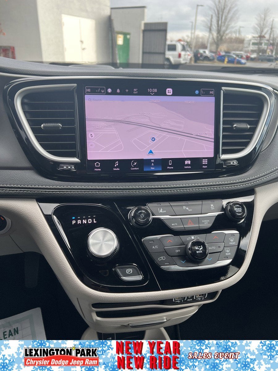 2024 Chrysler Pacifica Hybrid Select