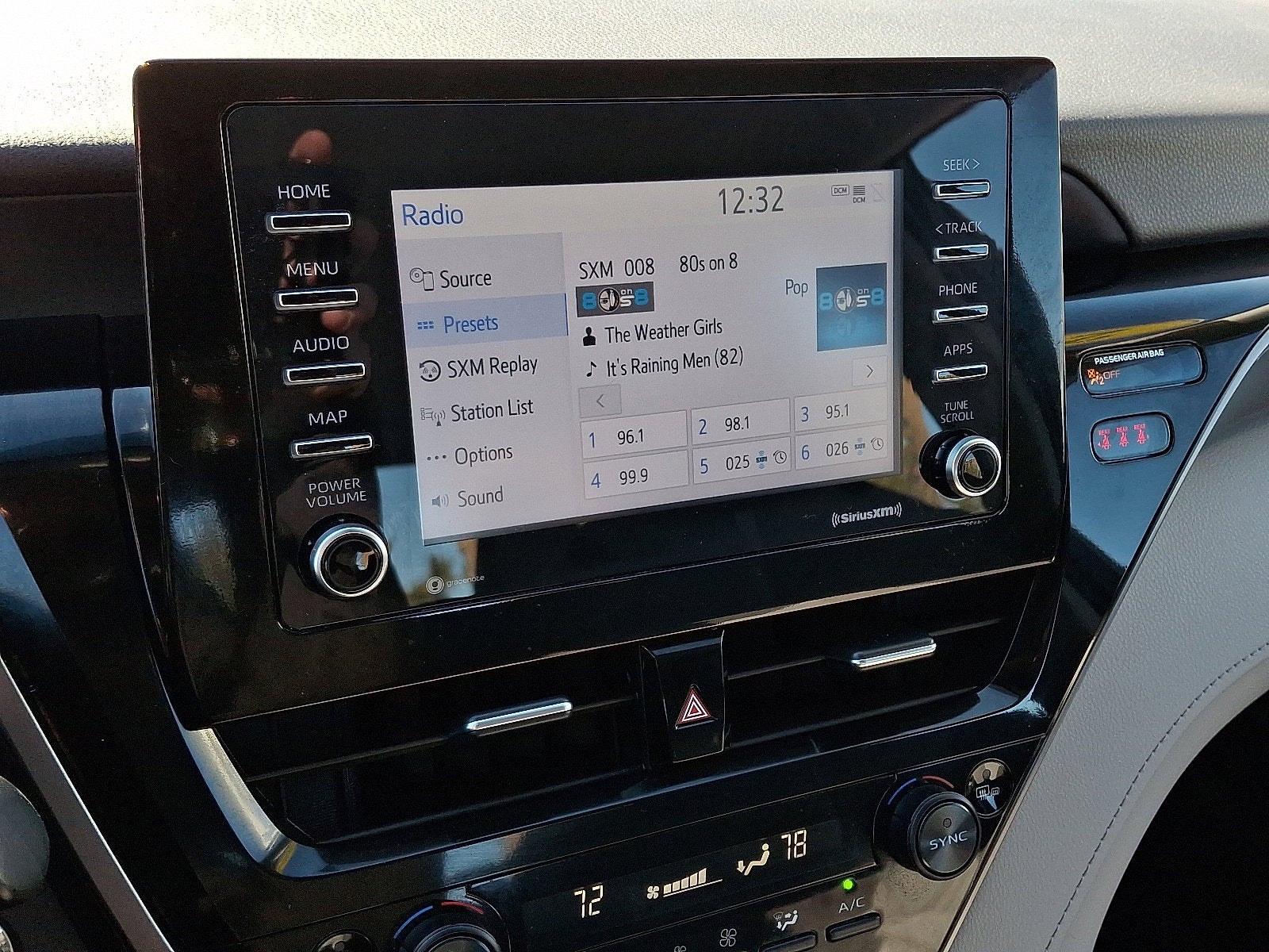 2024 Toyota Camry Hybrid LE