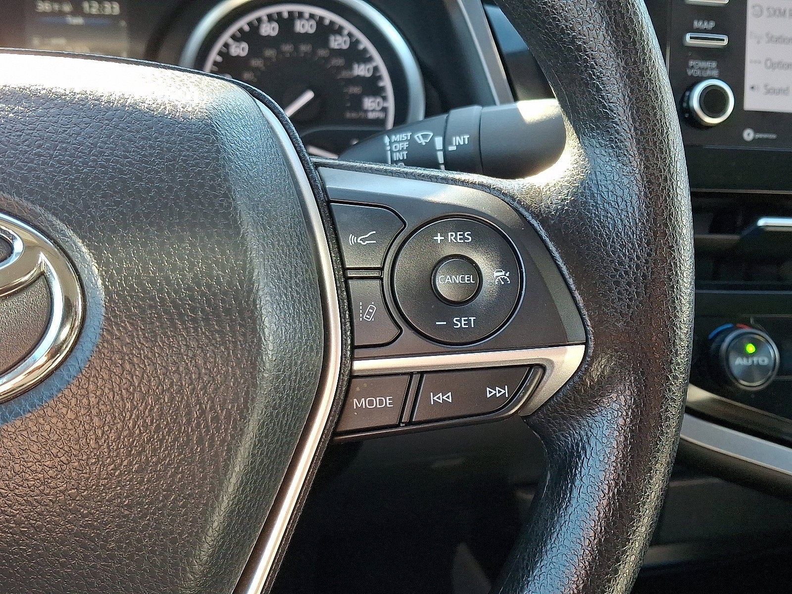 2024 Toyota Camry Hybrid LE