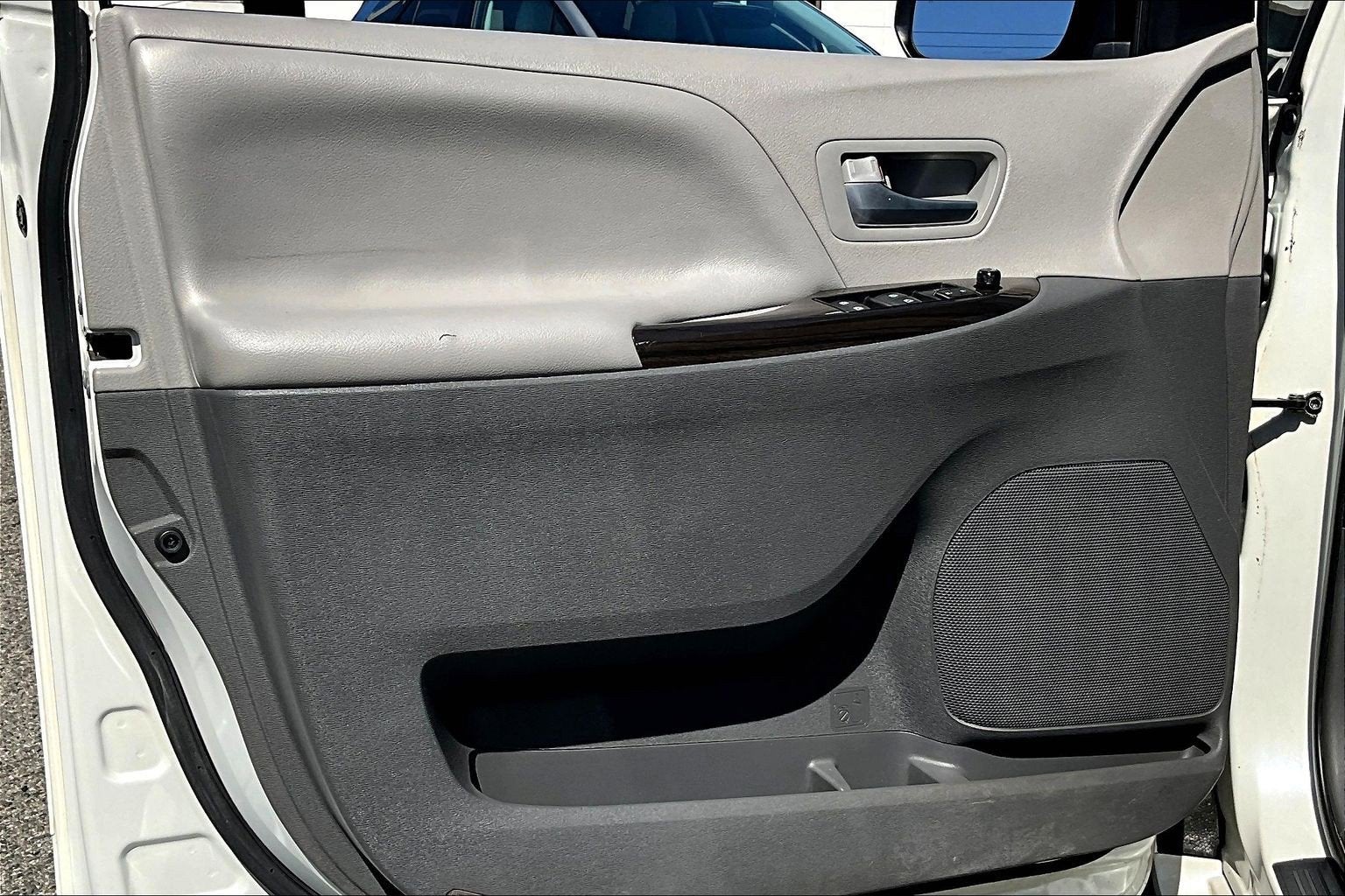 2016 Toyota Sienna XLE Premium