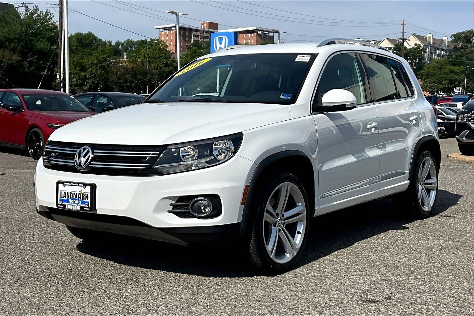 2016 Volkswagen Tiguan 2.0T R-Line's photo