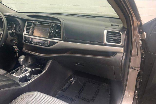 2016 Toyota HIGHLANDER LE Plus