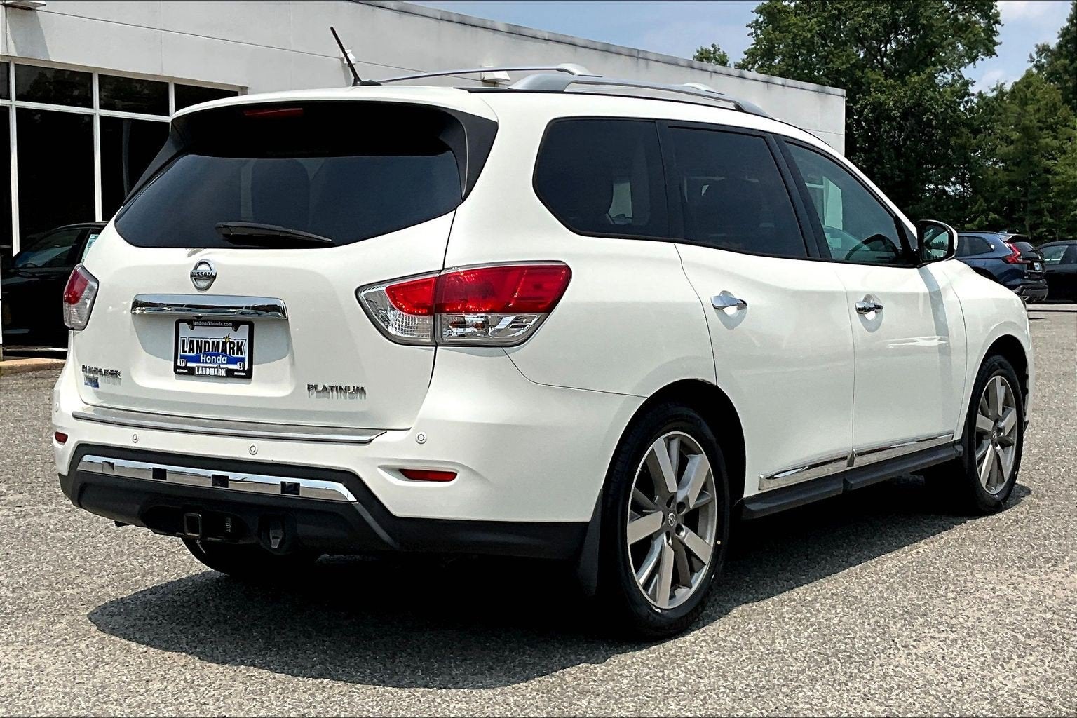 Used 2015 Nissan Pathfinder Platinum with VIN 5N1AR2MN5FC702152 for sale in Alexandria, VA