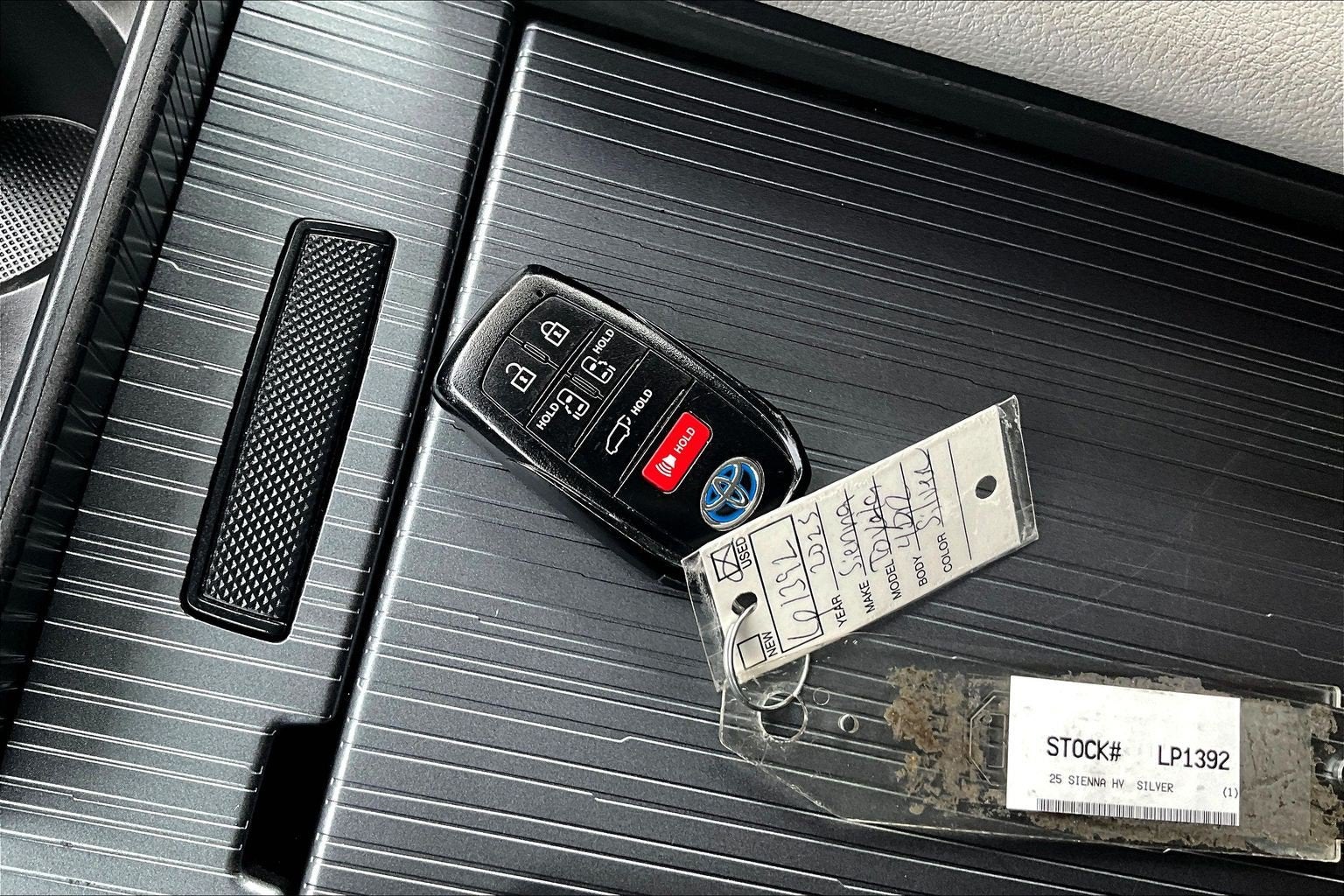 2025 Toyota Sienna XLE