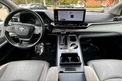 2025 Toyota Sienna XLE