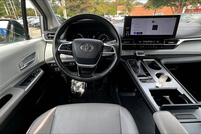 2025 Toyota Sienna XLE