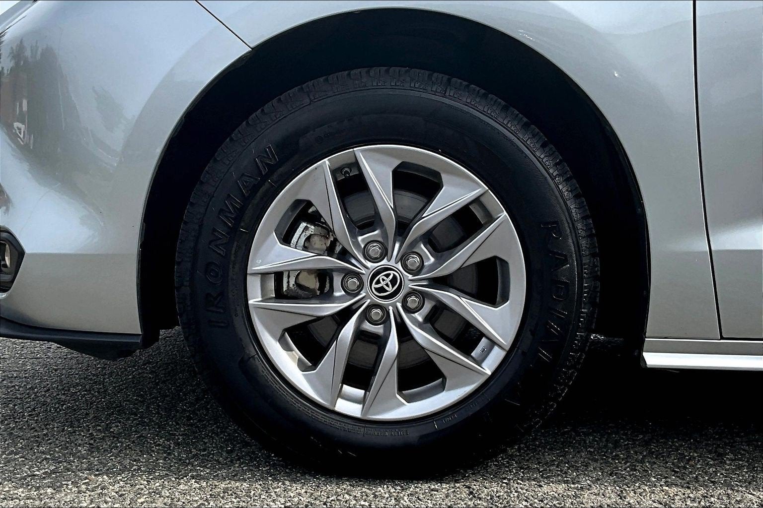 2025 Toyota Sienna XLE
