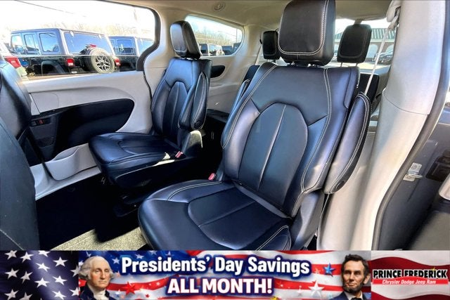 2023 Chrysler Pacifica Hybrid Touring L