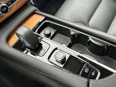 2024 Volvo XC90 Plus Bright Theme