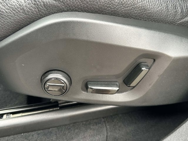 2024 Volvo XC90 Plus Bright Theme