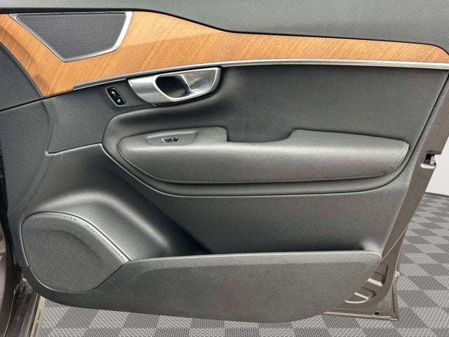 2024 Volvo XC90 Plus Bright Theme