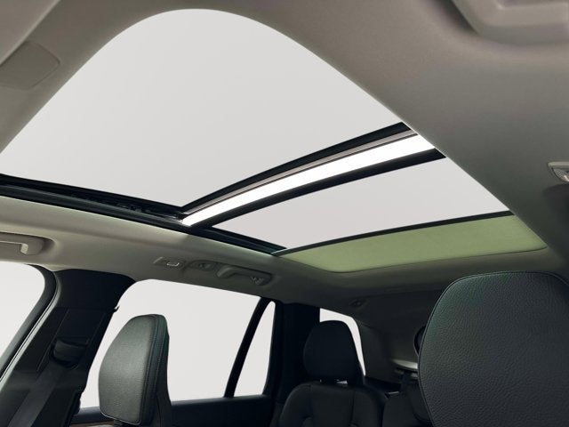 2024 Volvo XC90 Plus Bright Theme