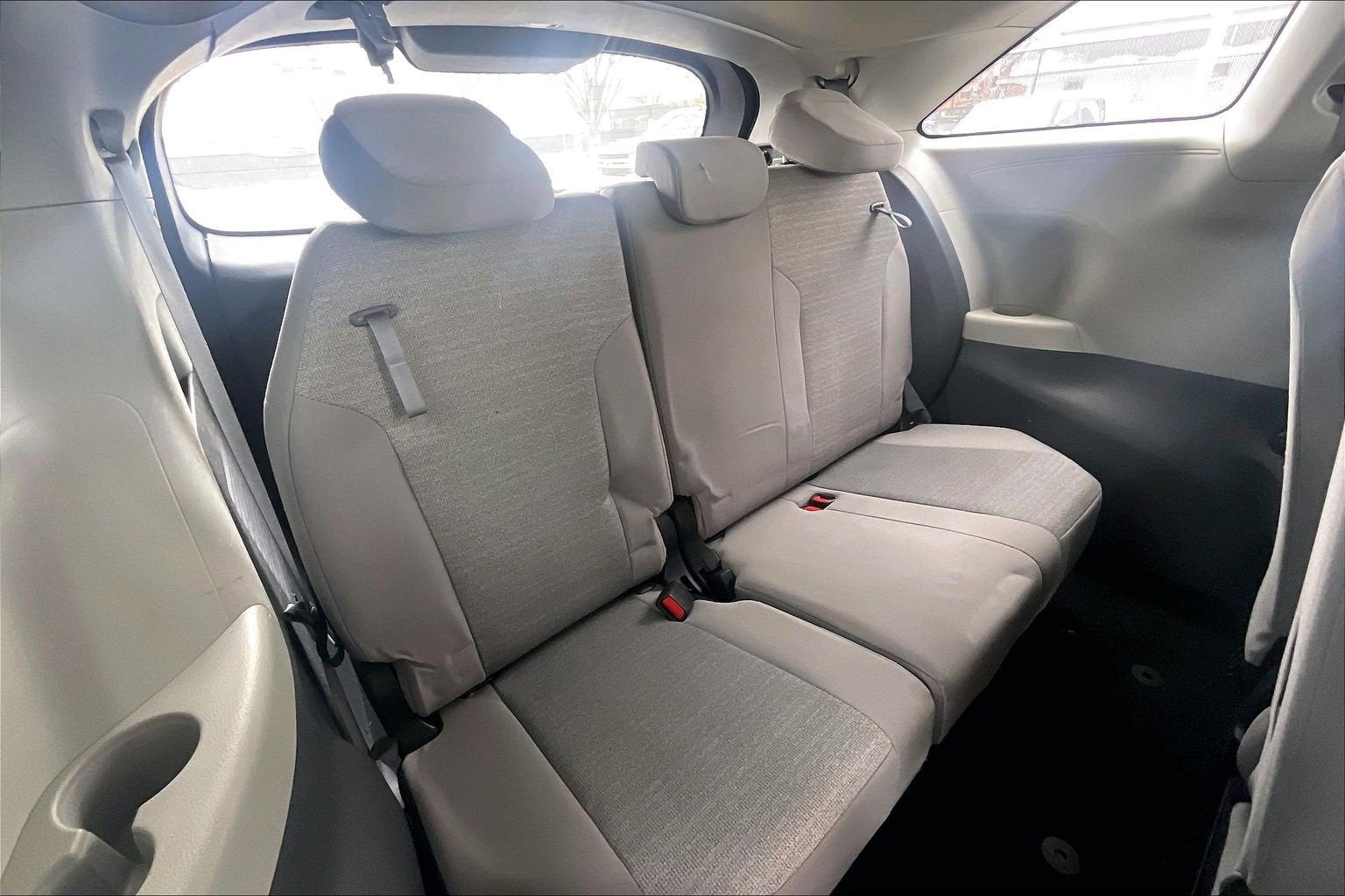 2023 Toyota Sienna LE