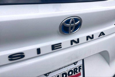 2023 Toyota Sienna LE