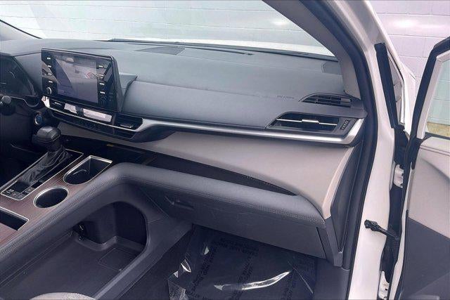 2023 Toyota Sienna LE