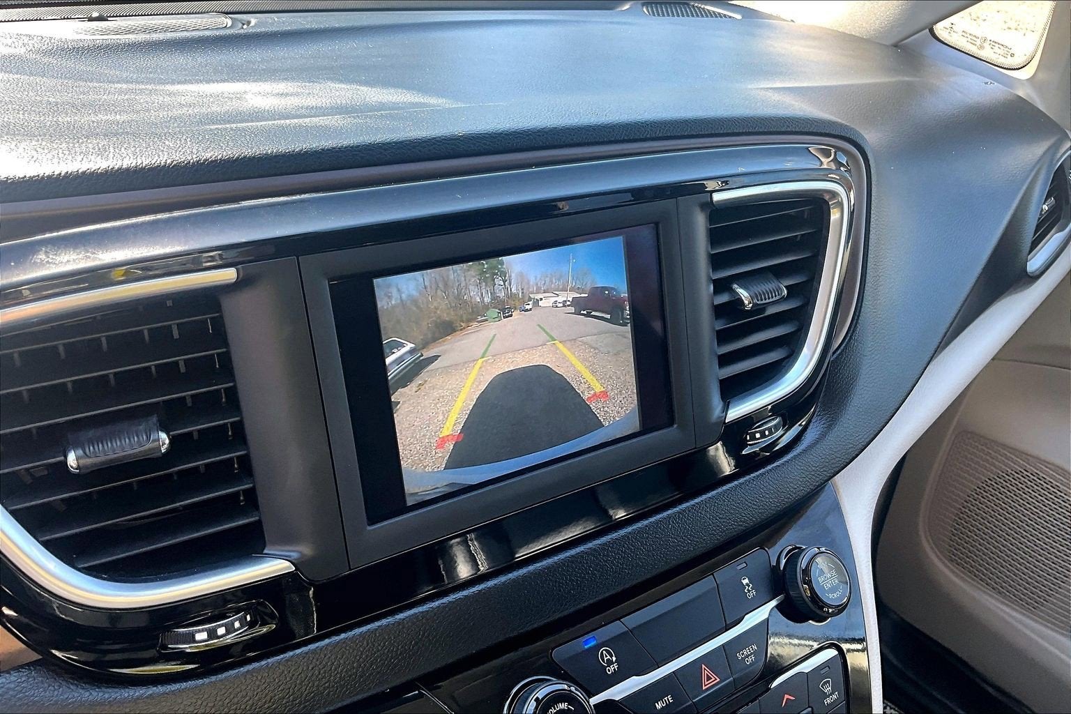 2021 Chrysler Voyager LXI