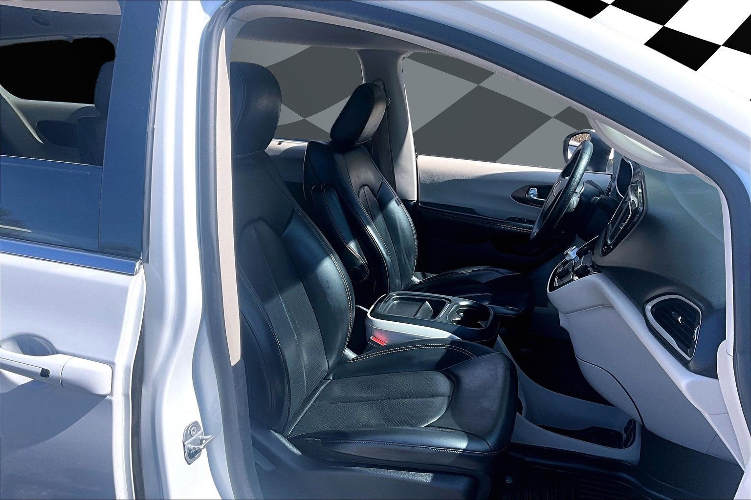 2021 Chrysler Voyager LXI