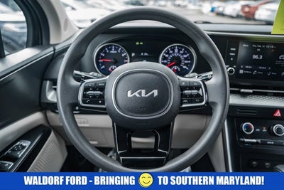 2023 Kia Carnival LX