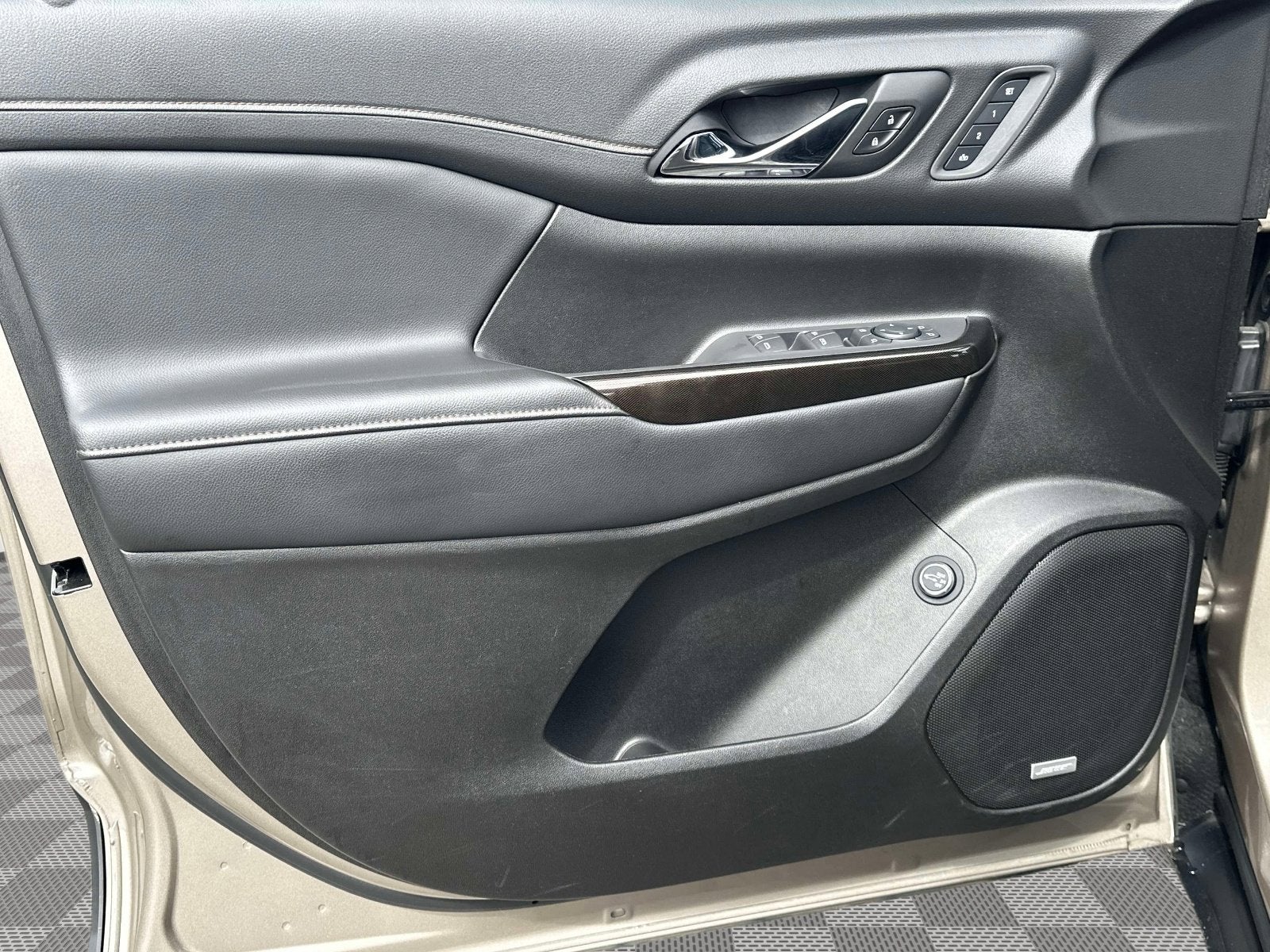2022 GMC Acadia AT4