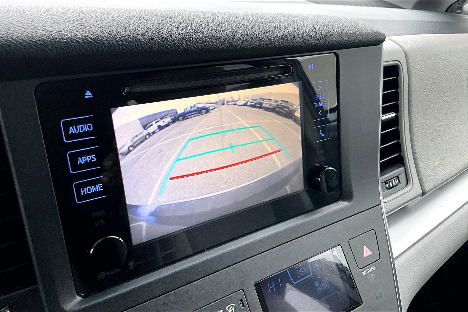 2017 Toyota Sienna LE Auto Access Seat